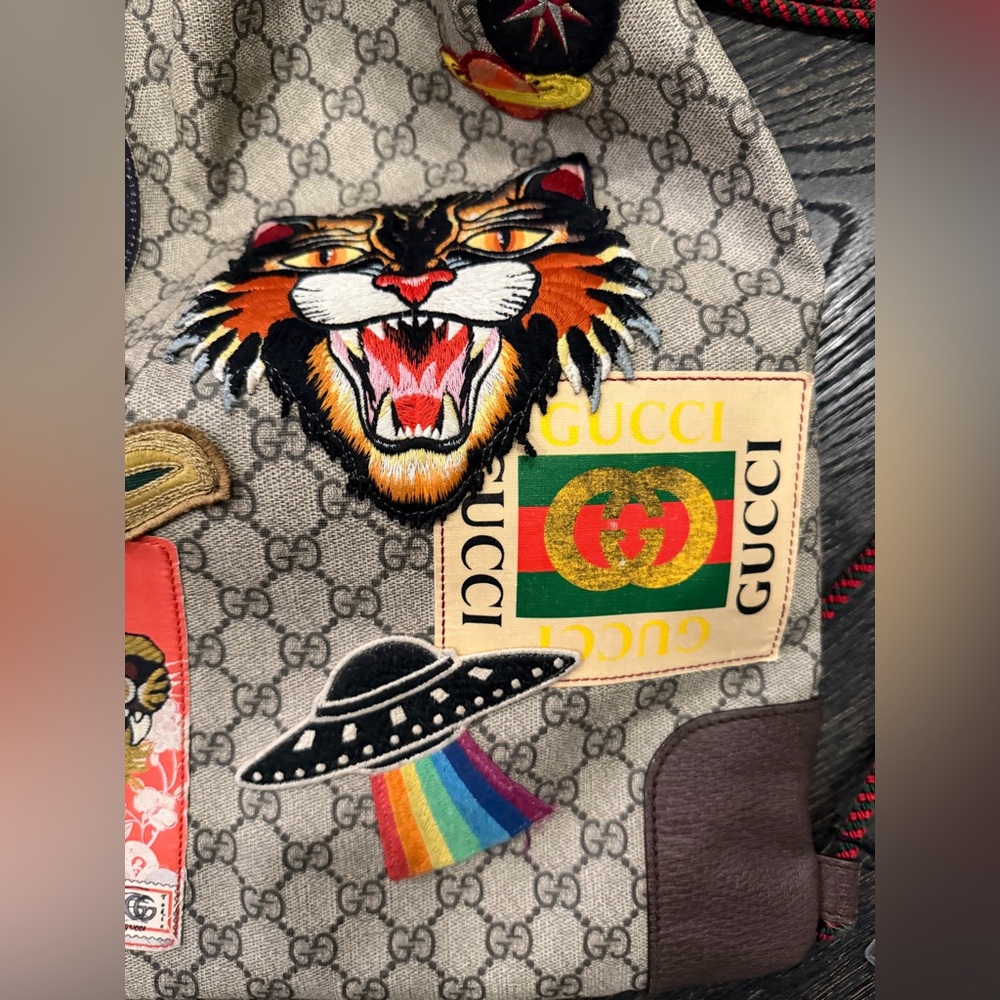 Gucci GG Supreme Courier -Gucci Backpack - Picture 2 of 10